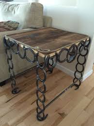 Barn Board And Horseshoe Table Barn Board And Horseshoe Table In 2020 Horseshoe Crafts Projects Horseshoe Projects Horseshoe Decor