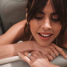 Leon engagement ring in yellow gold and diamonds