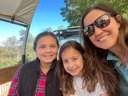 Sonia Gillespie's Instagram, Twitter & Facebook