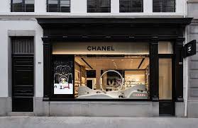 Antwerpen startplaats voor najaarseditie van ronde van vlaanderen. First Belgian Chanel Beauty Boutique Opened In Antwerp Retaildetail