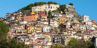 Petit village au pied du mont arjoux, st julien sur bibost offre quelques balades pittoresques autour de son église du xviiè siècle, de son moulin à eau. Les Plus Beaux Villages Aux Alentours De Rome Unique Tours Factory