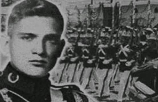 1954 – Agosto 2. LA SUBLEVACIÓN DE LOS CADETES. Cuando Castillo Armas baja  del avión que lo trae del Salvador en el aeropuerto la Aurora, era esperado  por las tropas del Movimiento