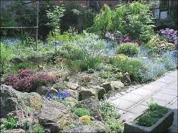 Bei mein schöner garten finden sie zahlreiche anregungen zur gartengestaltung und gartenarbeit sowie hilfreiche gartentipps und pflanzeninformationen. Steine Und Garten Gehoren Zusammen
