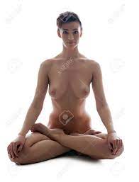 裸の女性が白で隔離され、ヨガのポーズでポーズのスタジオの写真の写真素材・画像素材 Image 37947814