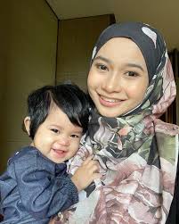 Jahit Baju Umur 13 Tahun, FIFA RASOL Sukses Jadi Usahawan Muslimah &  Lulusan Perubatan!