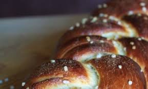 Brioche Tressee De Mon Enfance Au Sucre De Rose Recettes De Desserts Plus De 1000 Recettes Sur Cakesandsweets Fr