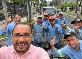 Rubén Alemán supervisa trabajo de “caza fugas” en San Salvador