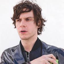 De Tate Langdon a Austin Sommers, Evan Peters nos impressionou em cada  temporada de AHS. Feliz aniversário ao nosso ator que completa 38 anos hoje!