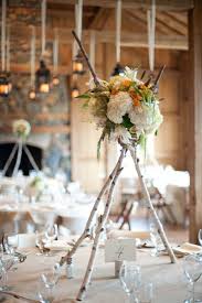 Branche De Bois Deco Et Pratique A La Fois Idees Artistiques D Esprit Nature Affordable Wedding Centerpieces Rustic Wedding Centerpieces Wedding Centerpieces