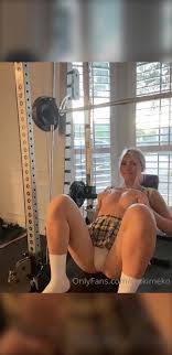 Diakimeko Shows Tits And Spreads Thicc Thighs Onlyfans Video