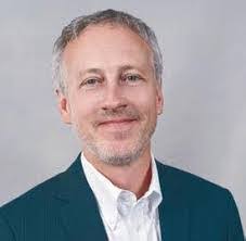 Daniel Vinton's Instagram, Twitter & Facebook