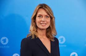 Schön, dass ihr bei der sportschau vorbeischaut. Sportschau Moderatorin Jessy Wellmer Verteidigt Bastian Schweinsteiger