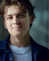 Raise thy dukes @zoekoehlerphotography