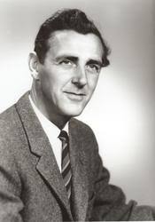 Porträtt av tandläkare Elma Charlotta Magdalena Levin, dotter till  kontraktsprosten Carl Herman Levin och hans maka Charlotta Vilhelmina  Sjöstrand. Hon hade en praktik i Stockholm åren 1894-1901. -Kalmar läns  museum