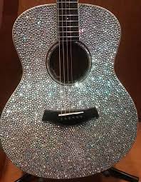 Taylor Swift S Taylor Gs6 Sparkle Guitar With Swarovski Crystal Rhinestones On Display At The Country Music Hall Of Fame Guitar Guitar Collection Guitar Art