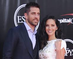 Dlisted Aaron Rodgers Is Making Up With His Family