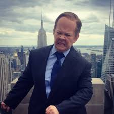 Melissa Mccarthy Dressed As Sean Spicer And Rode A Podium Around New York In Yet Another Snl Stunt The Washington Post