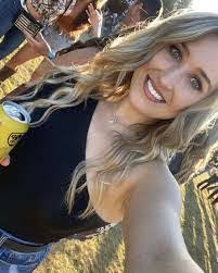 Marisa Lynn's Instagram, Twitter & Facebook