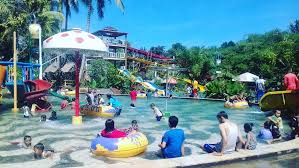 Di area spot foto pasir raya panjalu terdapat beberapa tempat hunting foto yang bisa dipergunakan wisatawan. Harga Tiket Masuk Rinjani Waterpark Lombok Timur Juni 2021 Wisatakaka