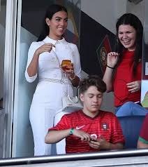 Georgina rodriguez at nuevo futuro charity association headquarters in madrid 11/13/2020. Ø¬ÙˆØ±Ø¬ÙŠÙ†Ø§ Ø¯Ø§Ø¦Ù…Ø§ Ø¹Ù†Ø¯ Ø§Ù„Ù…ÙˆØ¹Ø¯ ØµØ¯ÙŠÙ‚Ø© ÙƒØ±ÙŠØ³ØªÙŠØ§ØªÙˆ Ø±ÙˆÙ†Ø§Ù„Ø¯Ùˆ Ùˆ Ø­Ù…Ø§ØªÙ‡Ø§ ÙÙŠ Ø§Ù„Ù…Ø¯Ø±Ø¬Ø§Øª Ù„ØªØ´Ø¬ÙŠØ¹ Ø§Ù„Ø¯ÙˆÙ†