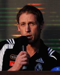 We'll take the Club's second ever number one pick in tonight's Telstra AFLW  draft ✌️ Here's our favourite frames from our first, Josh Fraser, who we  took back in 1999 🤩