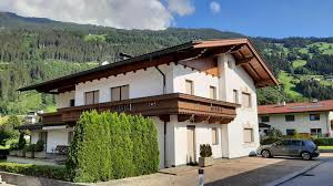 Ein gruber naturholzhaus steht für. Tcaihr3wyxviom