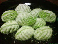Your hari raya goodies wouldn't be complete without having a tub of kuih makmur at home. Kuih Makmur Tanpa Telur Myresipi