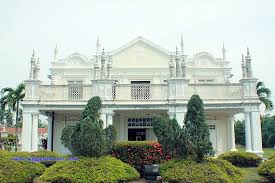 Hasilkan satu laporan yang panjangnya tidak kurang daripada 300 patah perkataan. Discover Selangor Istana Sultan Alaeddin Istana Bandar Jugra