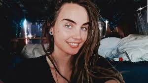 Crystal Beck's Instagram, Twitter & Facebook