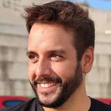 Carlos Roca's Instagram, Twitter & Facebook