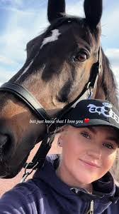 Lisa Victor's Instagram, Twitter & Facebook