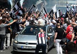 Cyle larin 26 goals, vincent aboubakar 17 goals, georges n'koudou 8 goals, rachid ghezzal 7 goals, atiba hutchinson 7 goals, adem ljajic 5 goals, bernard mensah 5 goals, domagoj vida 5 goals, valentin rosier 3. Besiktas Fans Ready To Celebrate Long Awaited Championship Daily Sabah