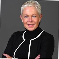 Lisa Hinchman's Instagram, Twitter & Facebook