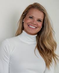 Farrah Wells's Instagram, Twitter & Facebook