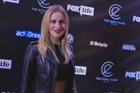 Τετάρτη 28 απριλίου 2021, 23:00. H Nantia Mpoyle Pozarei Topless Sto Instagram Kai Entypwsiazei
