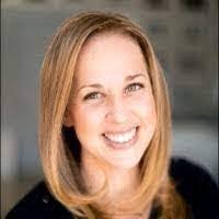 Danielle Usilton's Instagram, Twitter & Facebook