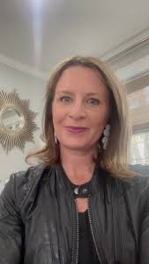 I am so in love with these custom paintings from the amazing Susan Reiser!  ❤️🌊 @cloud_nine_painter Repost from @cloud_nine_painter • Creating these  custom diva paintings for top main line real estate agent @