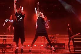 Bändi itse määrittelee musiikkinsa termillä violent pop, jota yhtye on käyttänyt sen perustamisesta saakka. Yxkjvdbfb4geam