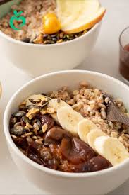 Veganer Porridge Mit Pflaumen Kompott Und Kernigem Topping Eatbetter Gesunde Einfache Rezepte Tipps Fur Jeden Tag Rezept Lebensmittel Essen Rezepte Vegan Porridge