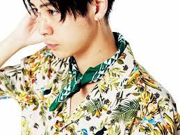 脱 無難 コーデ 夏の小物使いをスタイリストがレクチャー 4ページ 韓流メンズファッション メンズノンノ モデル