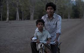 Basato sul libro di memorie la lunga strada per tornare a casa, il film racconta la storia vera di saroo brierley che è interpretato da dev patel.del cast fanno parte anche rooney mara, david wenham e nicole kidman.il film è stato presentato in anteprima mondiale al toronto international film festival del 2016. Lion La Strada Verso Casa Trama E Trailer Film In Onda Stasera Su Canale 5