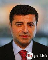 Halkların demokratik partisi eş genel başkanlığını 11 şubat 2018 tarihine kadar yürütmüştür. Selahattin Demirtas Biyografi Info