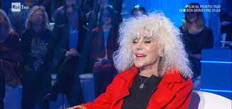 Adesso non siamo amiche, siamo come sorelle. Donatella Rettore Chi E Eta Carriera Chi E Il Marito Figlio Canzoni Altezza Instagram
