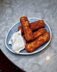 Halloumi Les Frites De Halloumi A Tremper Dans Du Labneh Tout Frais De Chez Levantine Houmousbar Tapas Food Breakfast