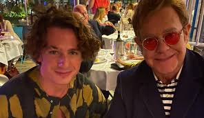 Elton John lança parceria com Charlie Puth. Ouça "After All"!
