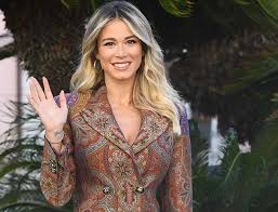 Jun 18, 2021 · diletta leotta è una delle conduttrici italiane più seguite e apprezzate. Abito Diletta Leotta Sanremo 2020 Che Stilista Ha Scelto Moda Donna Spettacolo Gossip E Bellezza Leichic It