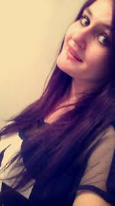 Emma Broomfield (@devilbiiatch)