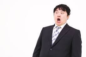 驚きのあまり仰け反る営業マンの無料写真素材 - ID.26999｜ぱくたそ