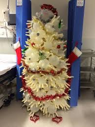 To create an immediate natural vibe, consider decorating with lush jungle leaves in an array of vibrant shades of green. 30 Hospital Christmas Decorations That Show Medical Staff Are The Most Creative People Ever Bored Panda
