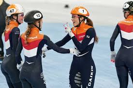 At the 2018 winter olympics, she was part of the dutch 3000 metres relay team that won a bronze medal. Nederlandse Vrouwen En Mannen Vrij Eenvoudig Naar Europese Relayfinale Andere Sporten Ad Nl